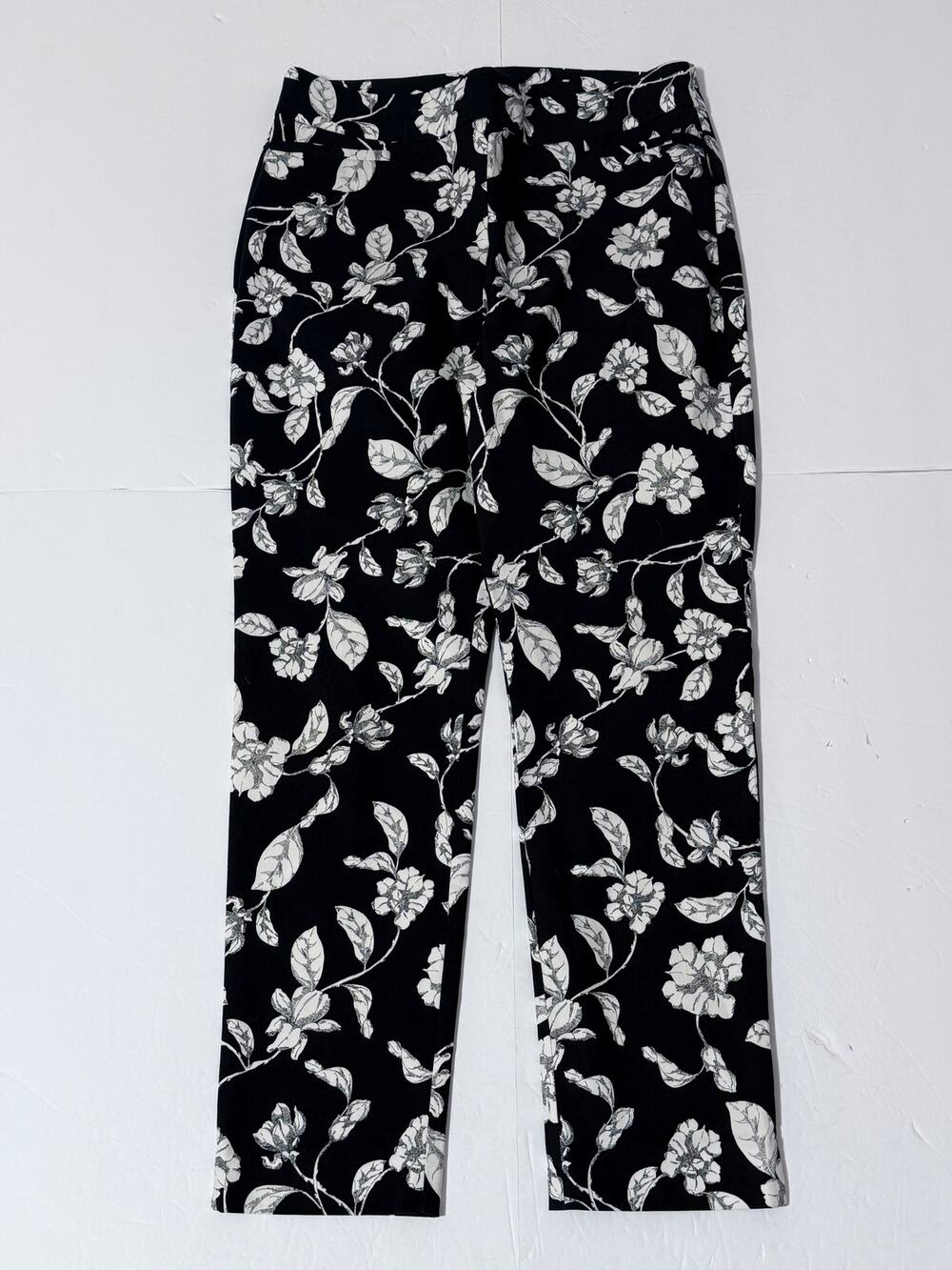 Chico's Black & White Floral Pull-On Pants, Size 1R